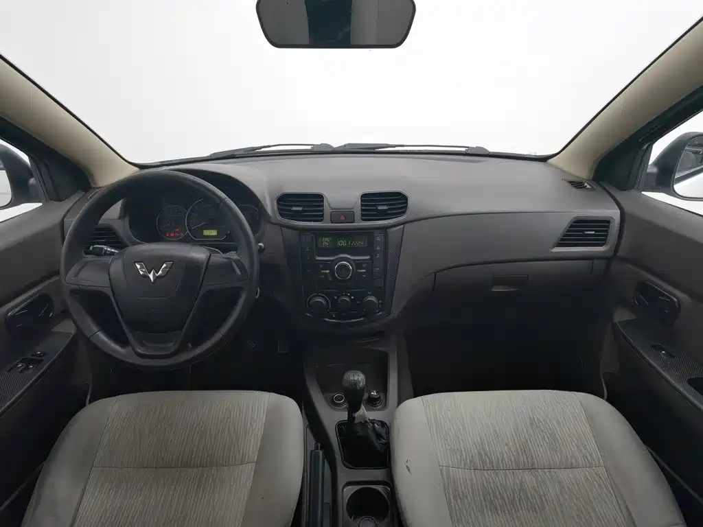 Wuling Hongguang — миниатюра 5