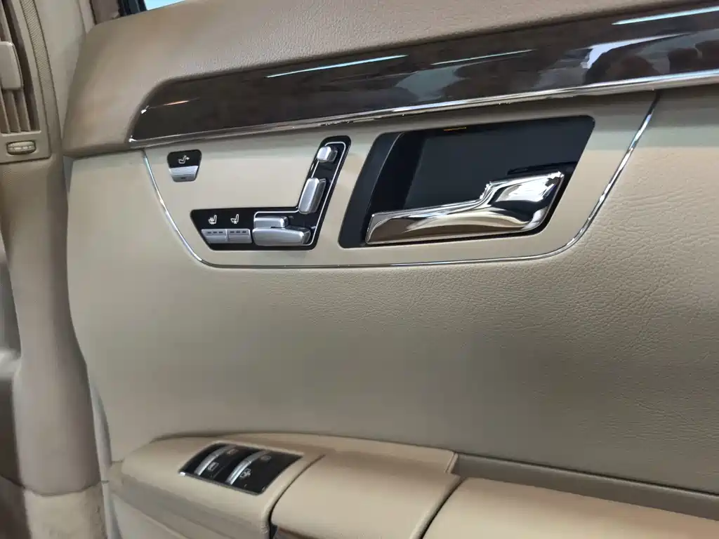 Mercedes-Benz S-Class — миниатюра 12
