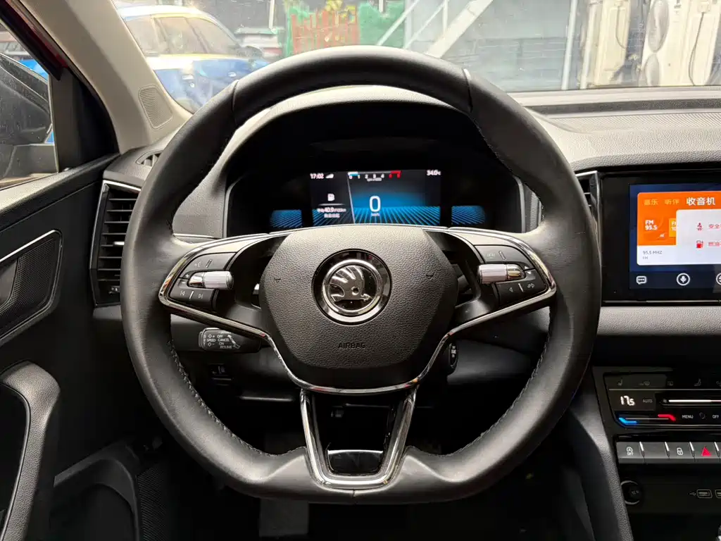 Skoda Karoq TSI280 Luxury Enjoy Edition, фото 14