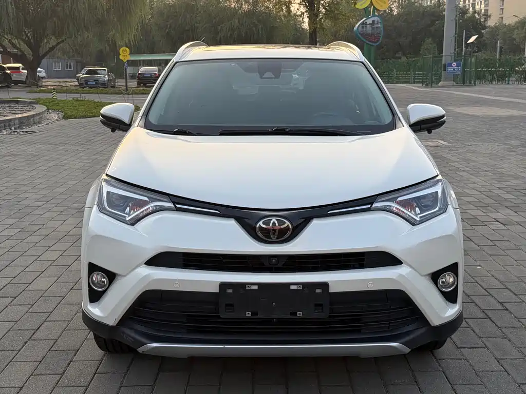 Toyota RAV4 — миниатюра 2