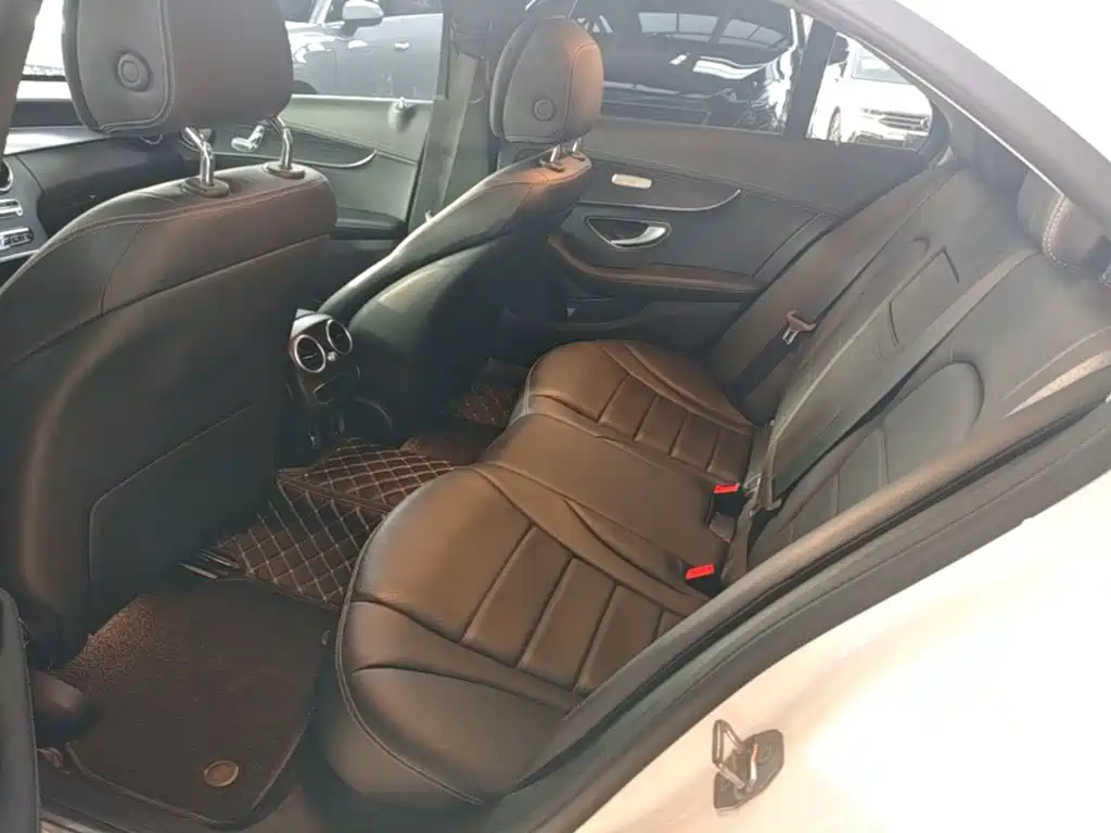 Mercedes-Benz C-Class — миниатюра 13