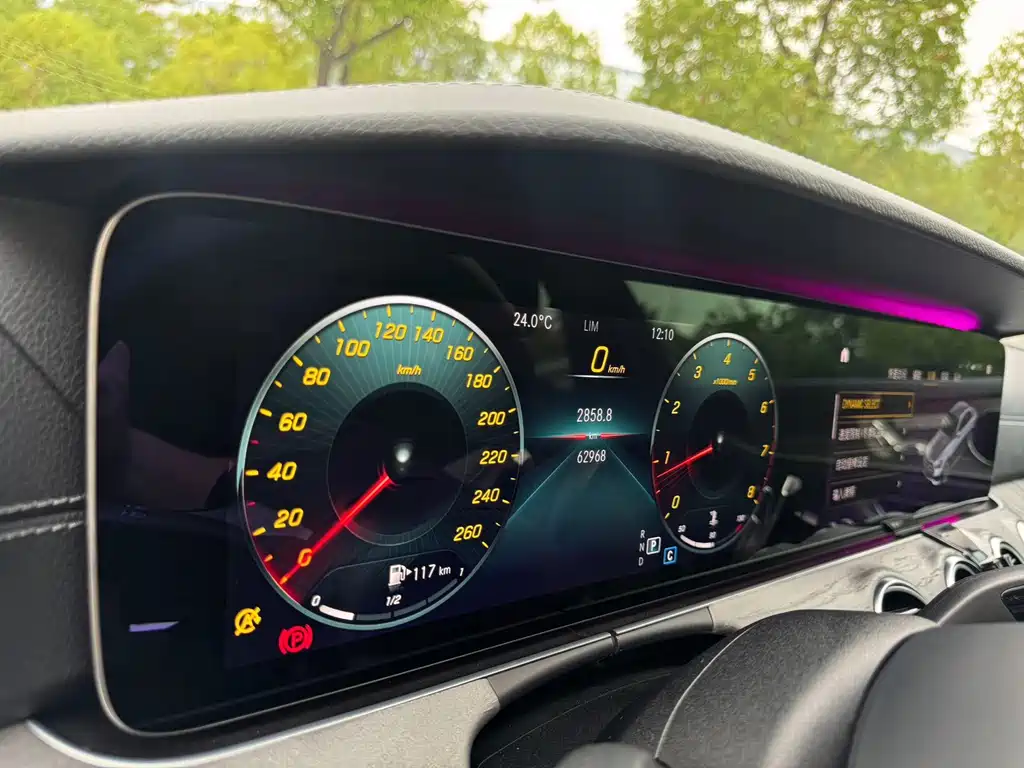 Mercedes-Benz E-Class — миниатюра 15