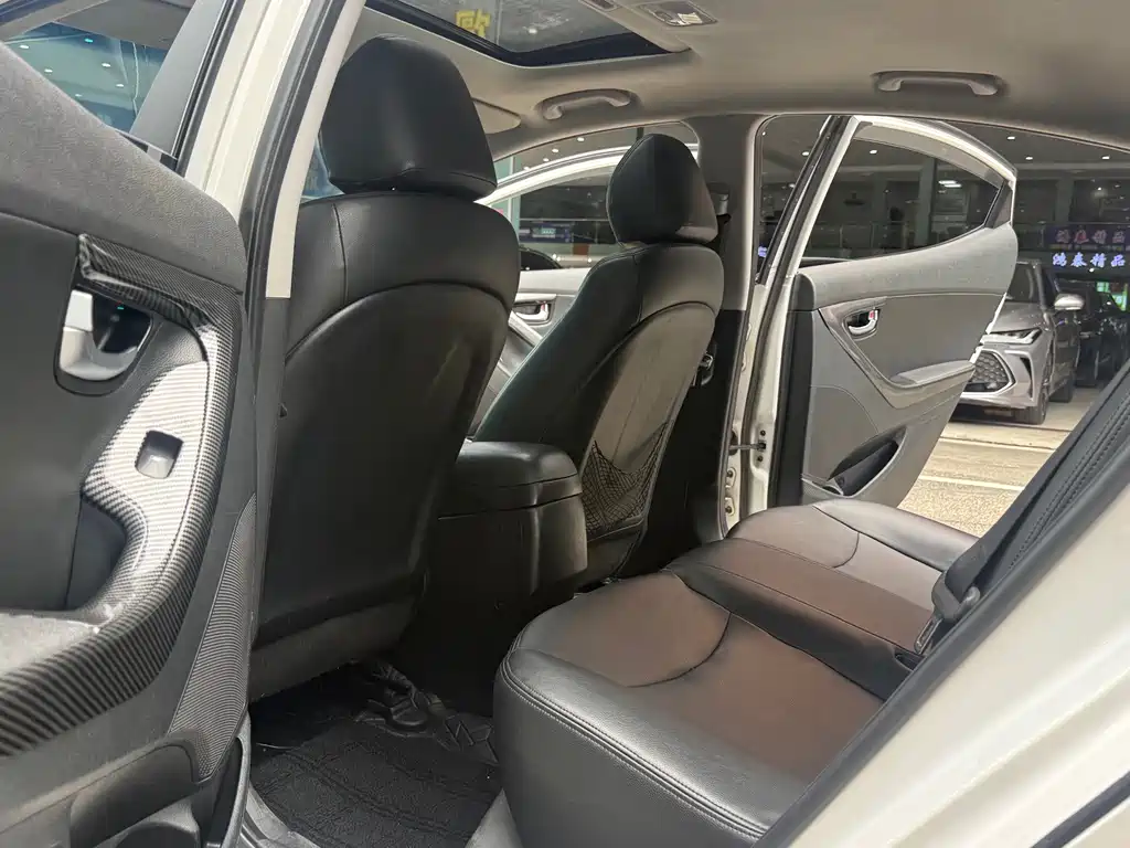 Hyundai Elantra Langdong — миниатюра 9