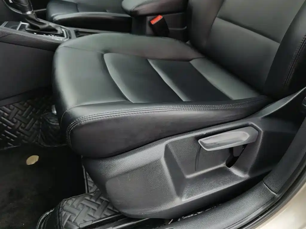 VOLKSWAGEN GOLF*JIAYU