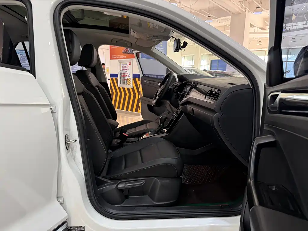 Volkswagen T-Roc — миниатюра 11