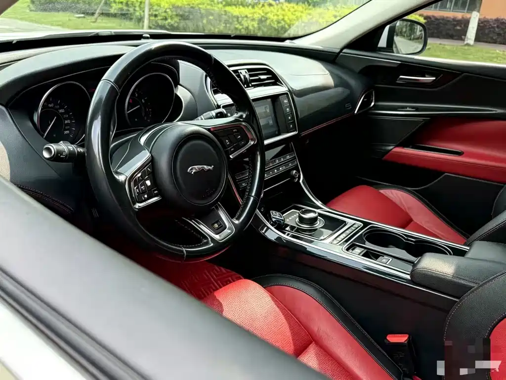 Jaguar XE 2015 2.0T 200PS R-Sport