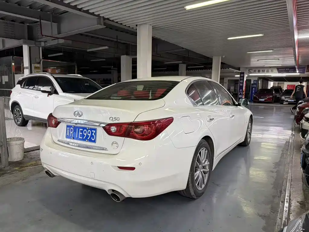 Infiniti Q50 2014 3.7L Comfort