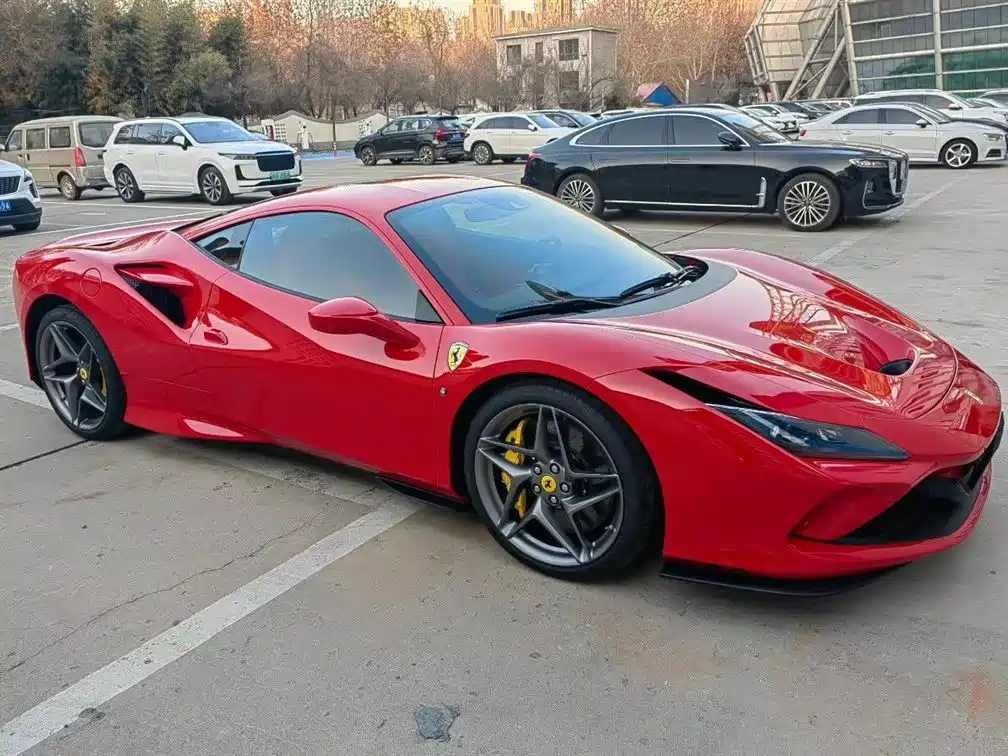 FERRARI F8