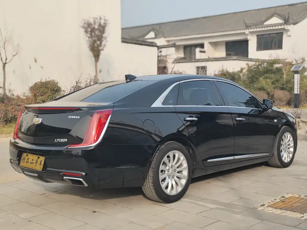 CADILLAC XTS