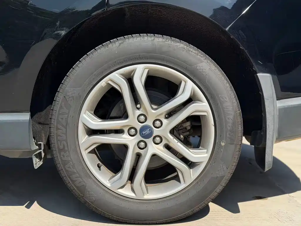 Ford Edge — миниатюра 10