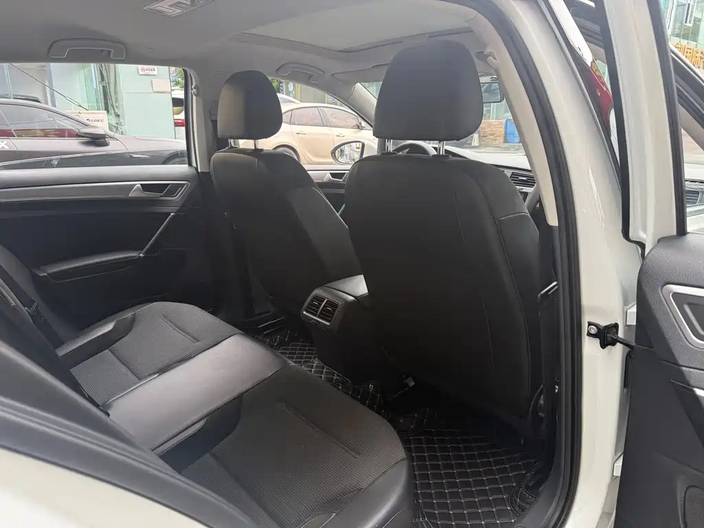 Volkswagen Golf — миниатюра 10