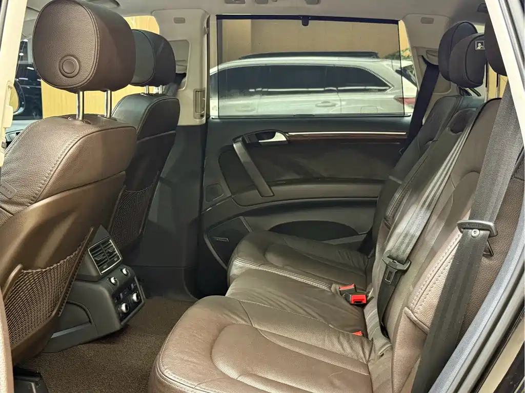 Audi Q7 — миниатюра 12