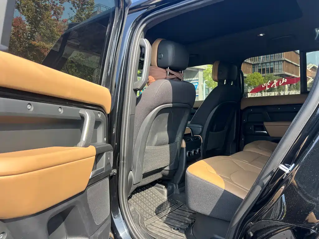 Land Rover Defender — миниатюра 4