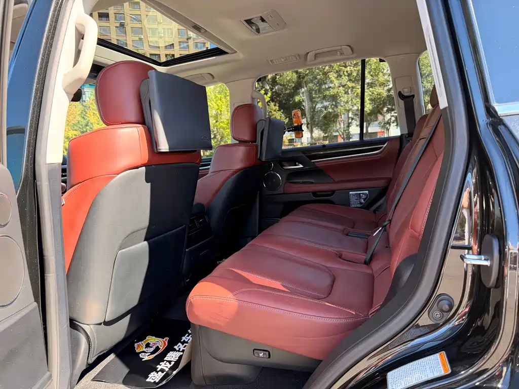 Lexus LX — миниатюра 10