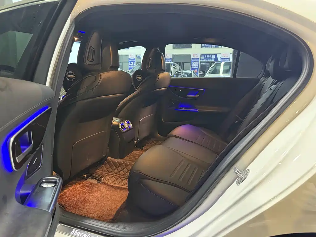Mercedes-Benz C-Class — миниатюра 7