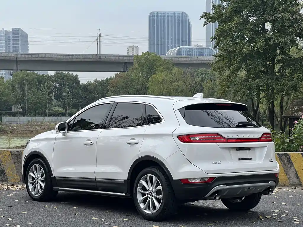 Lincoln MKC — миниатюра 8