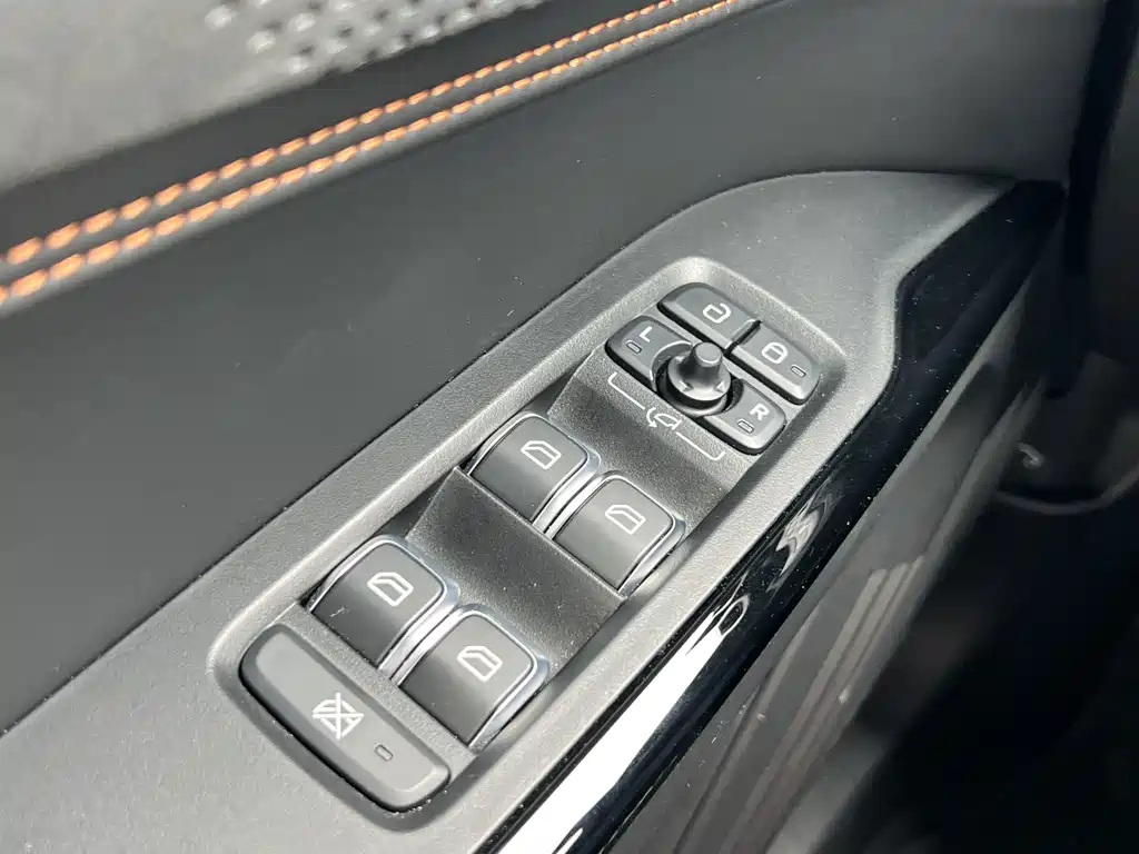 Lynk & Co 02 Hatchback — миниатюра 28