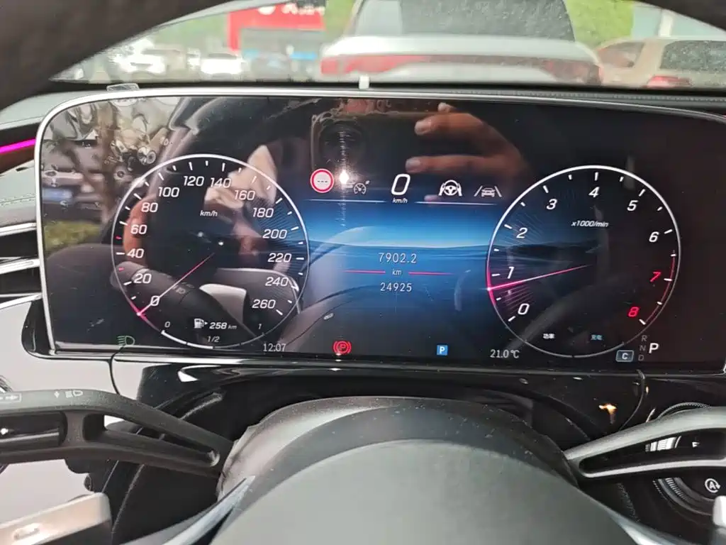 Mercedes-Benz E-Class — миниатюра 12
