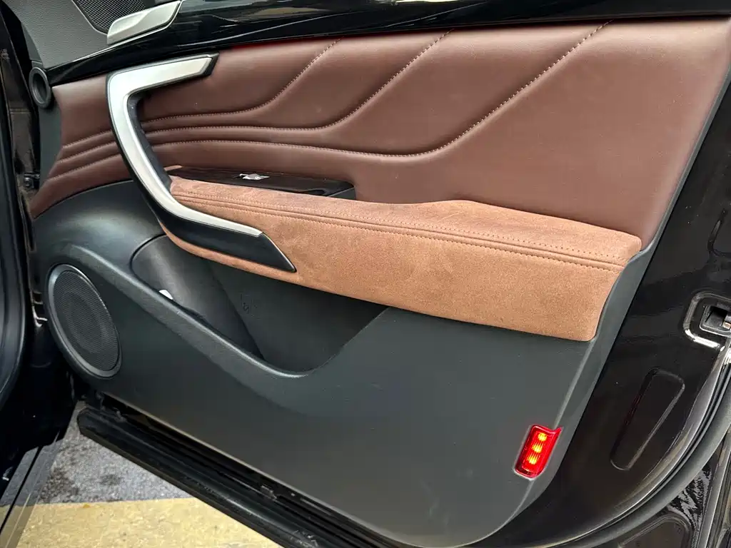 WEI PAI WEI BRAND VV7