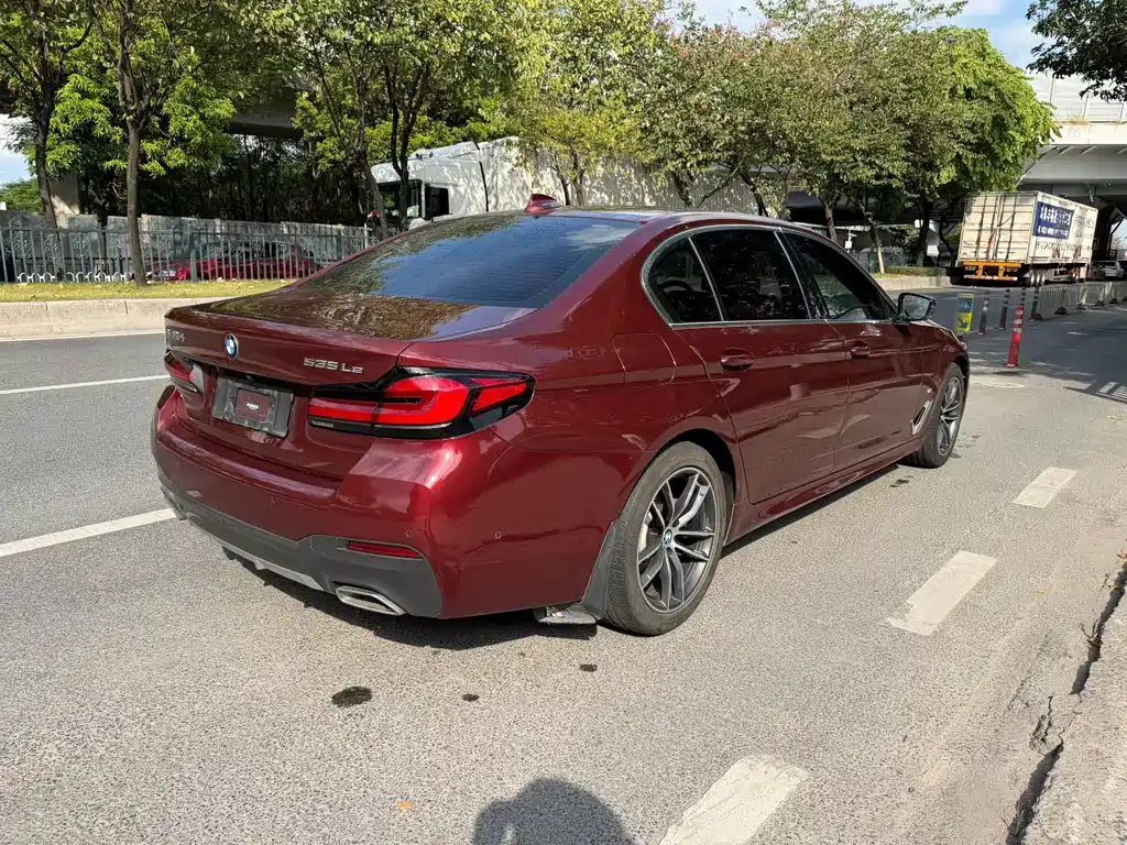 BMW 5 Series New Energy — миниатюра 4