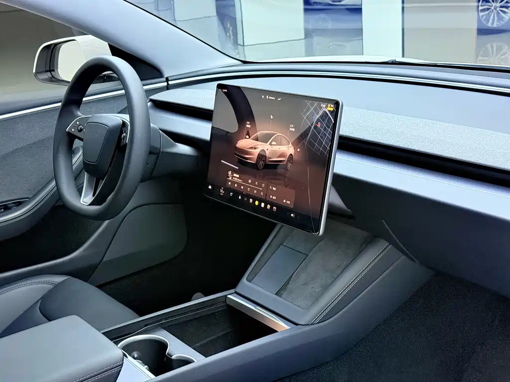 Tesla Model 3 — миниатюра 6