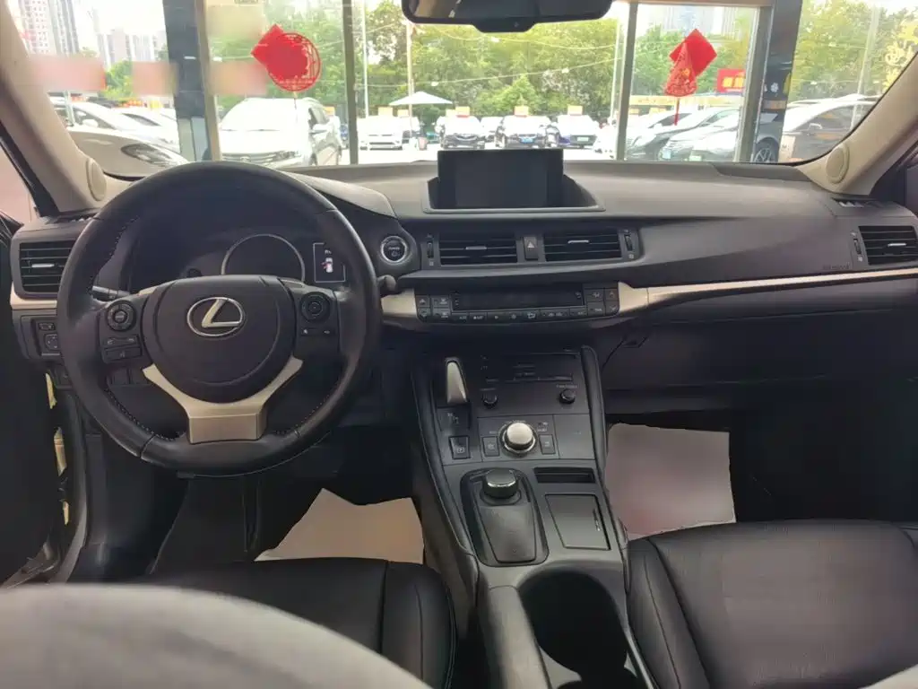 Lexus CT — миниатюра 10