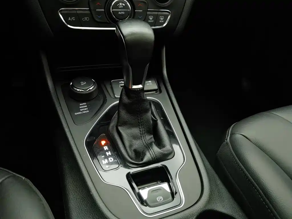 Jeep Cherokee — миниатюра 13