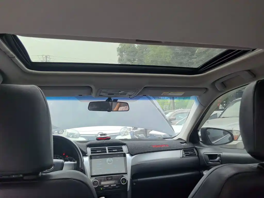 Toyota Camry — миниатюра 18