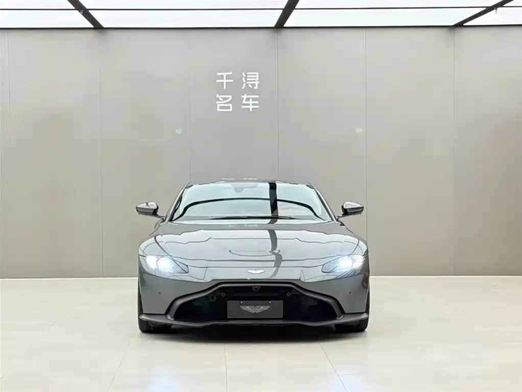 Aston Martin V8 Vantage 2018 4.0T V8 Coupe