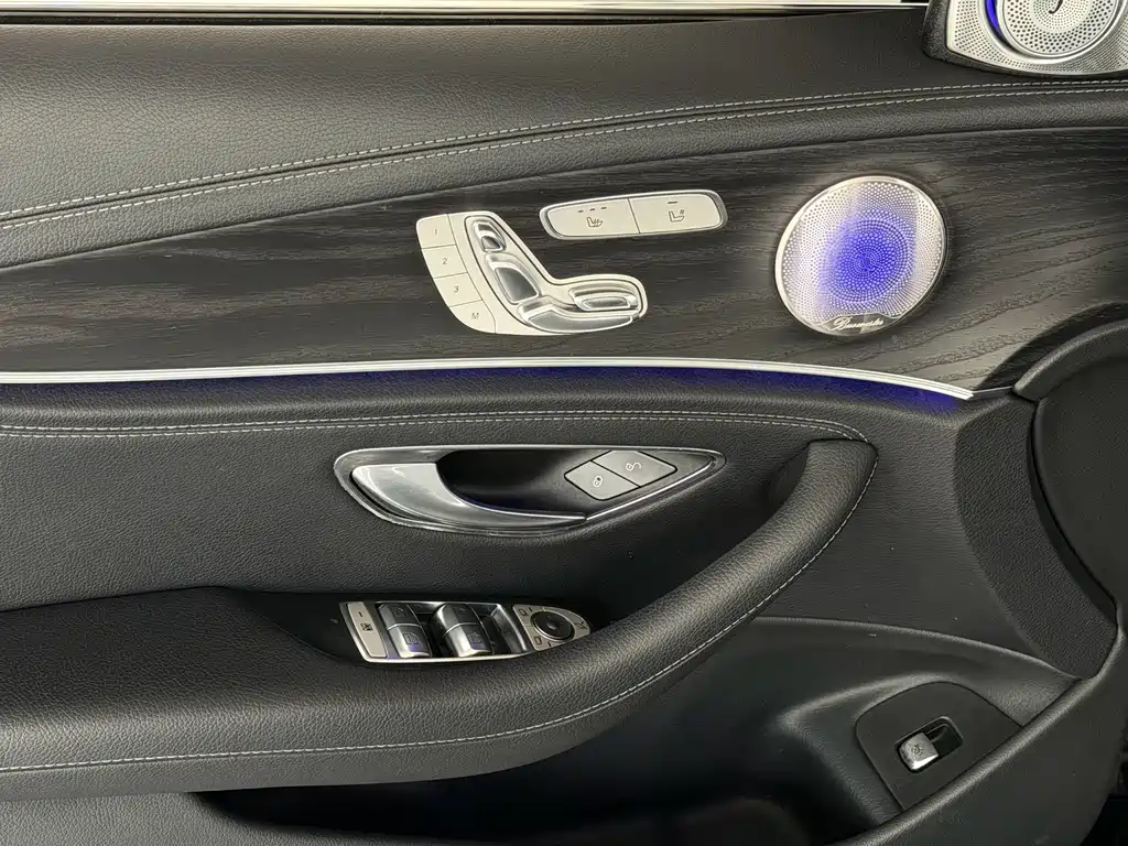 Mercedes-Benz E-Class — миниатюра 6