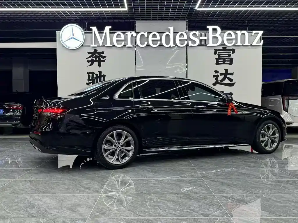 Mercedes-Benz E-Class — миниатюра 6