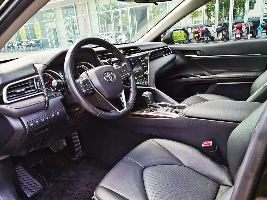 Toyota Camry — миниатюра 14