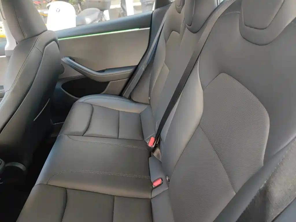 Tesla Model 3 — миниатюра 15