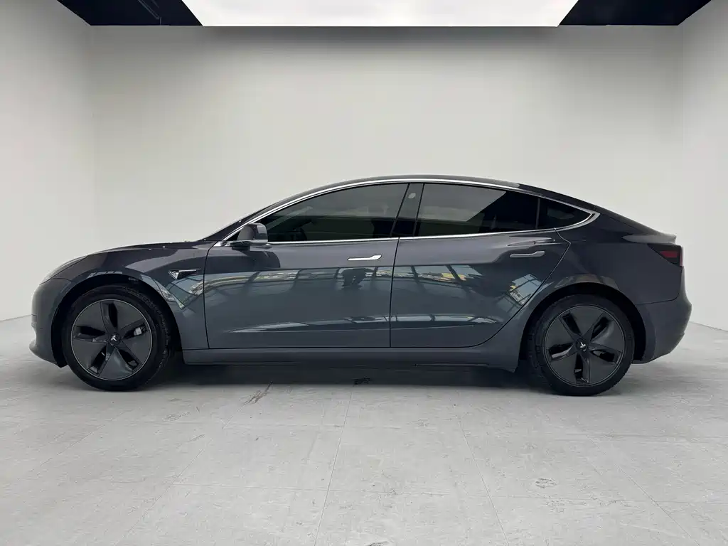 Tesla Model 3 — миниатюра 5