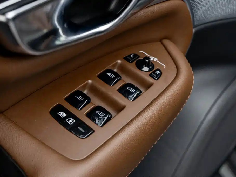 Volvo XC90 PHEV — миниатюра 12