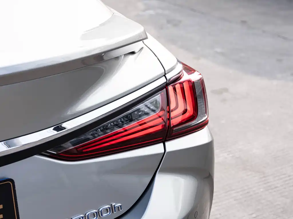 Lexus ES 2018 300h Premium V