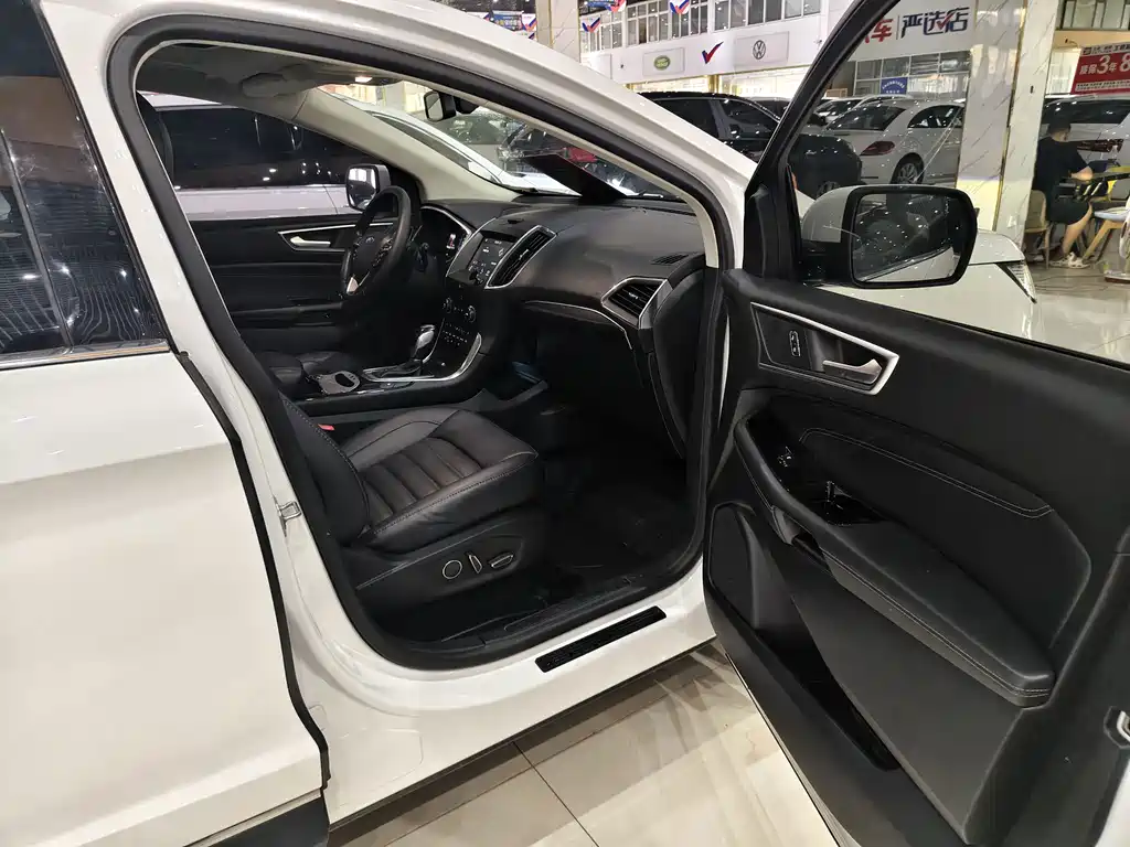Ford Edge — миниатюра 10
