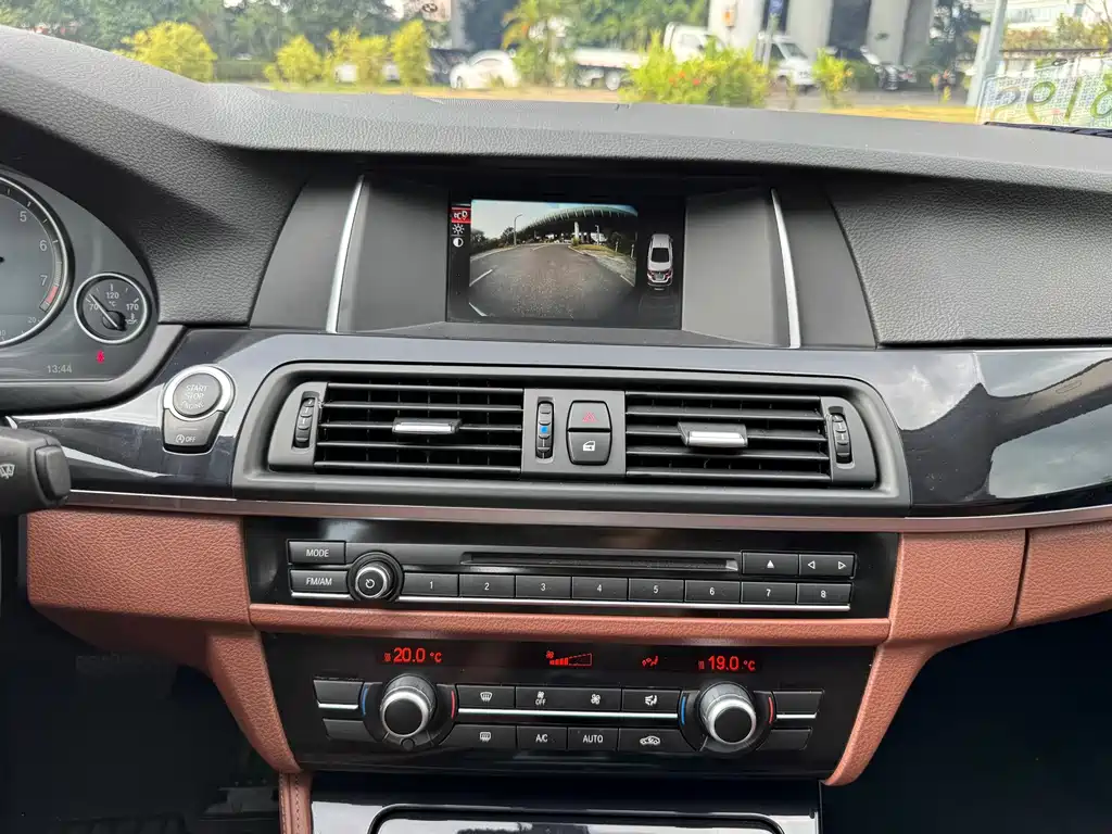 BMW 5 Series (Import) — миниатюра 17