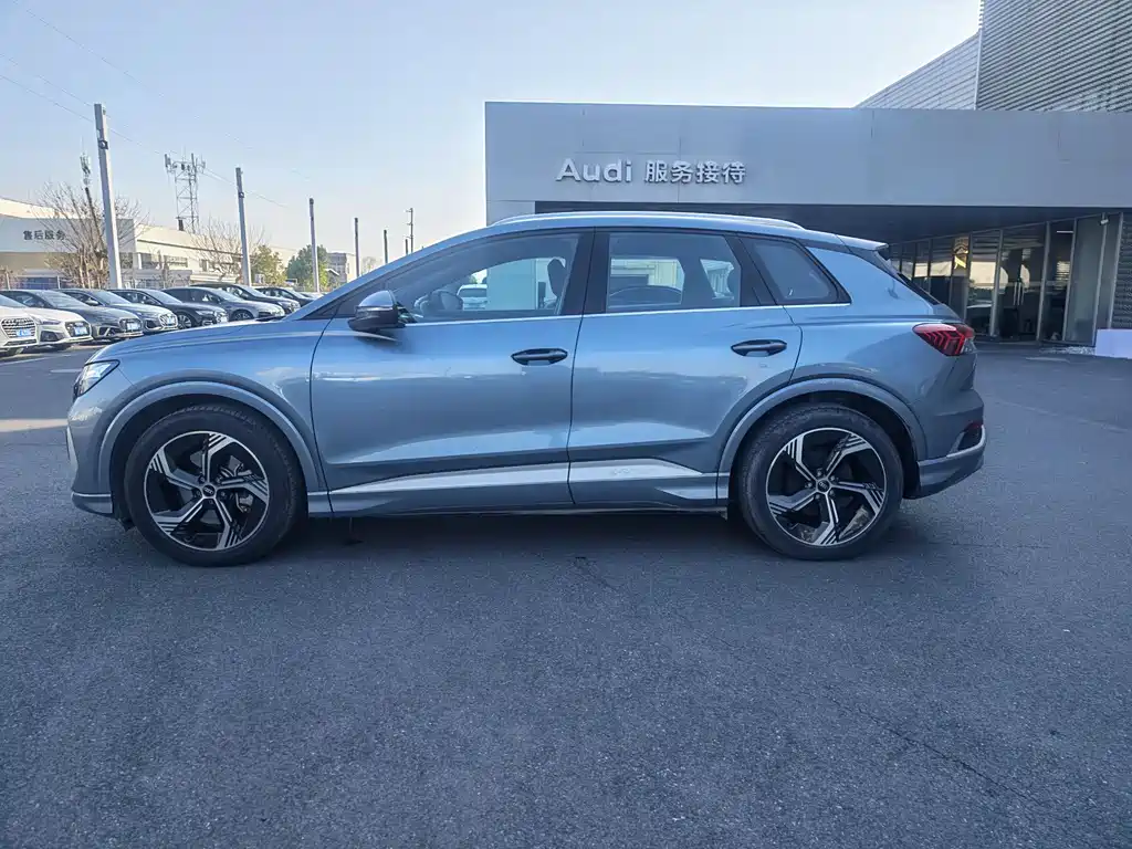 AUDI Q4 E TRON