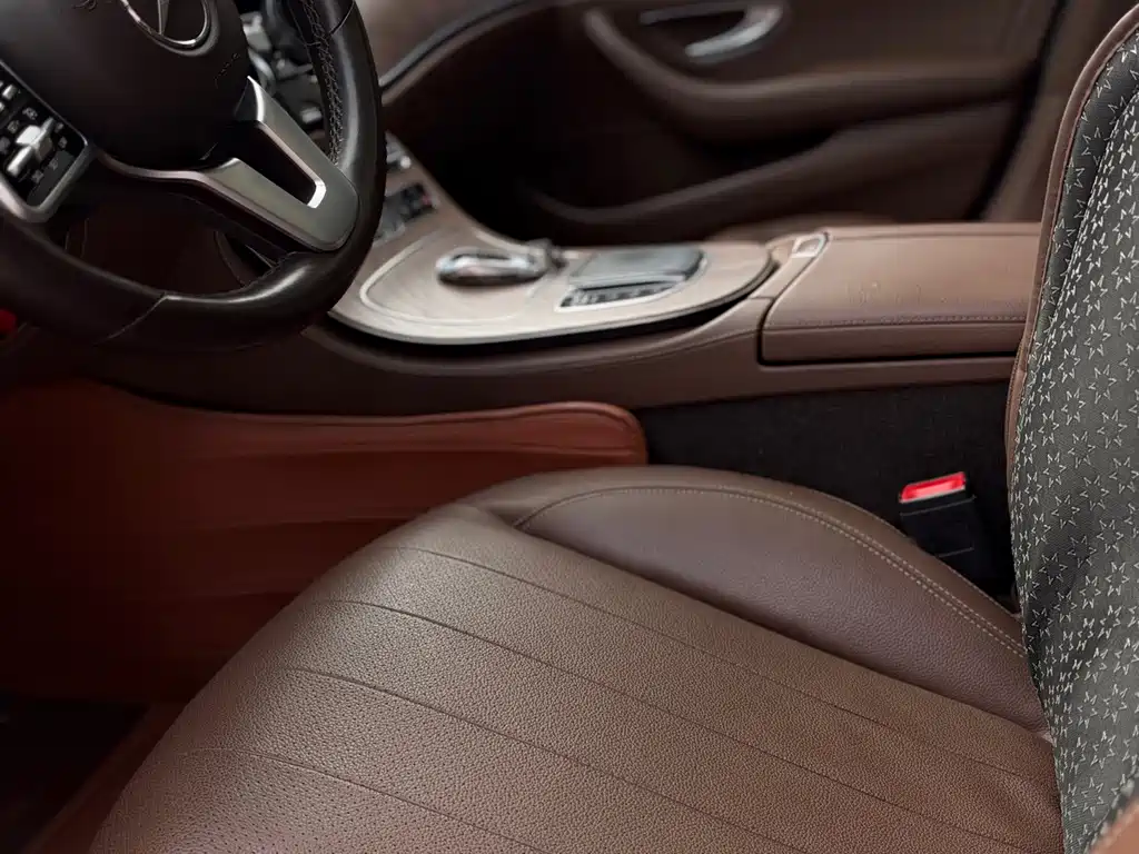 Mercedes-Benz E-Class — миниатюра 5