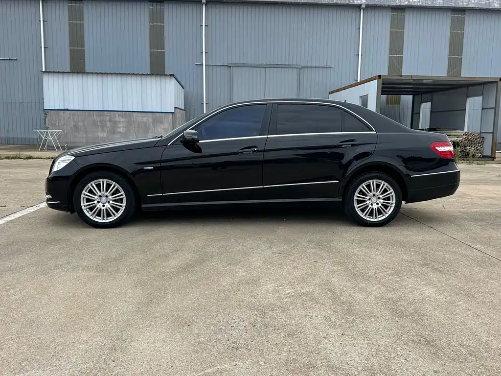 Mercedes-Benz E-Class — миниатюра 12