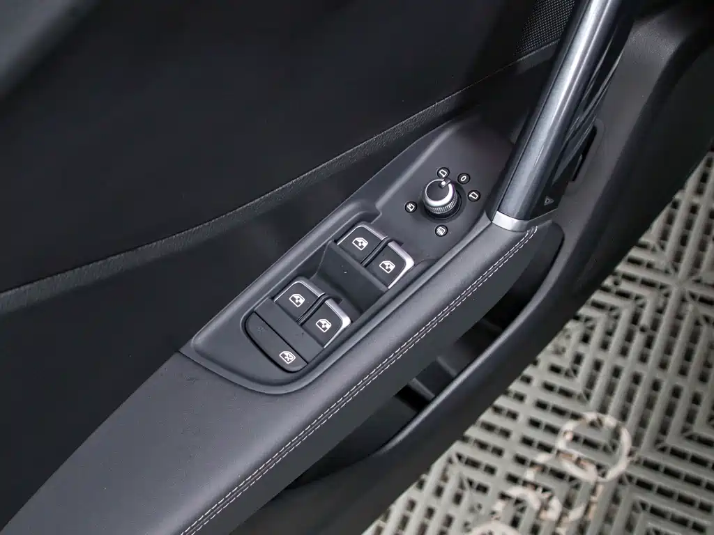 Audi Q2L 2022 35 TFSI Fashion