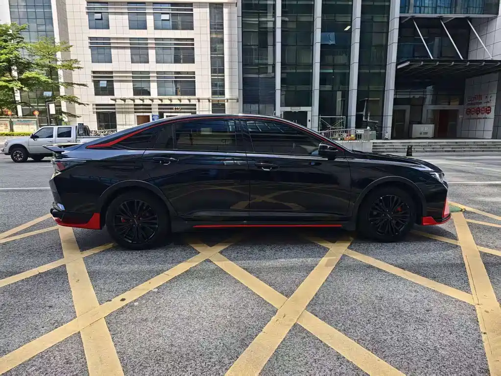 DONGFENG YI HYUN MAX