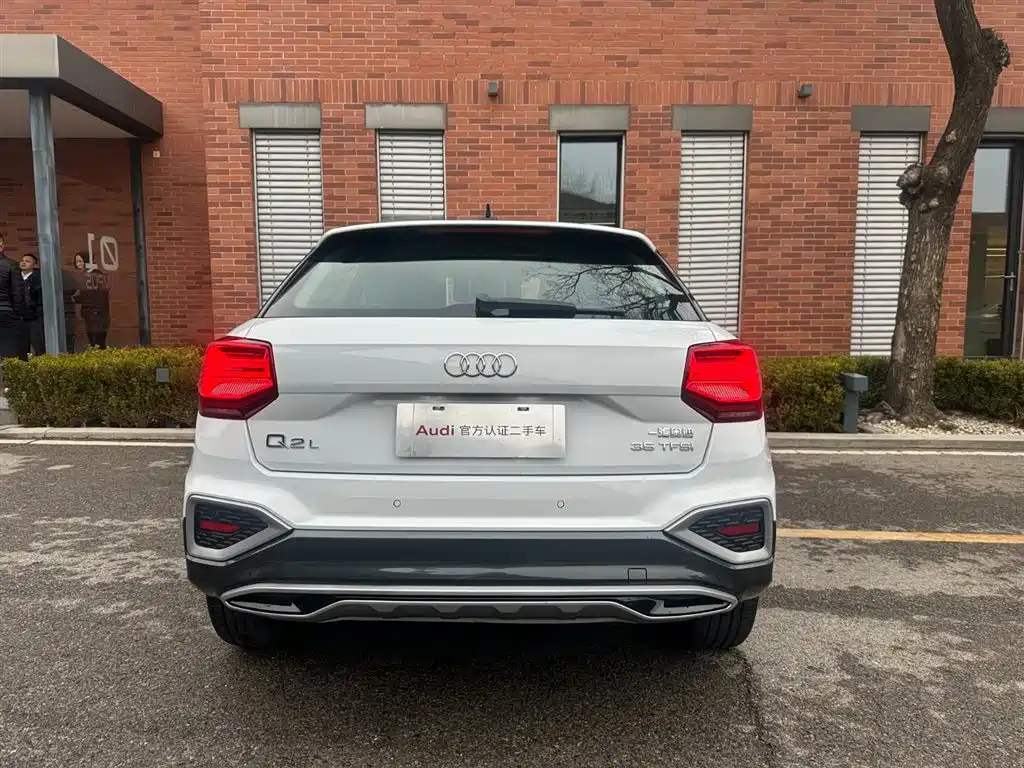 AUDI Q2L
