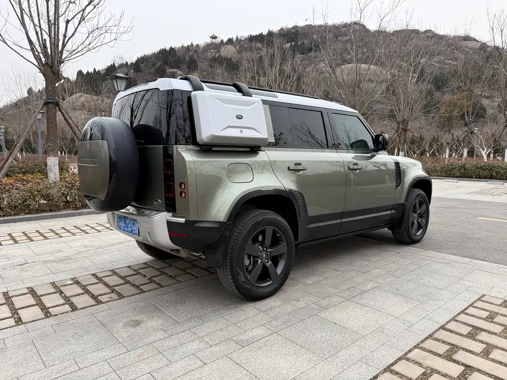 LAND ROVER DEFENDER