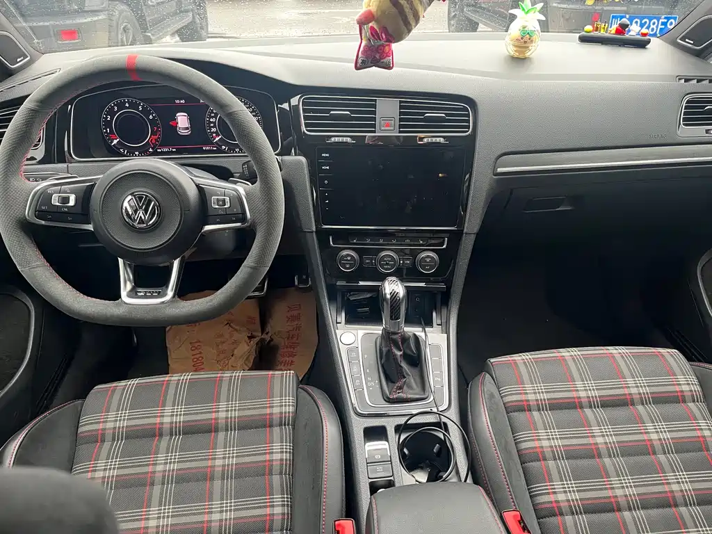 Volkswagen Golf GTI — миниатюра 12
