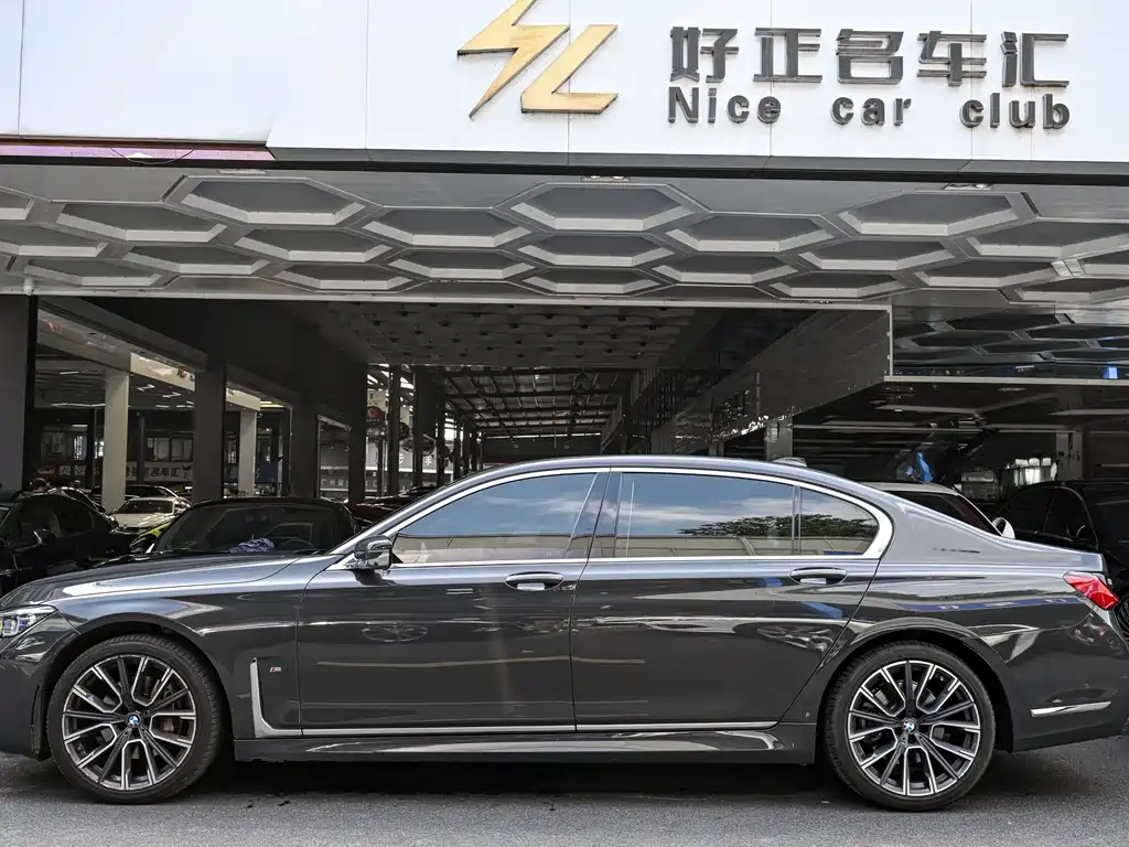 BMW 7 Series 7 2022 740Li xDrive Executive M Sport