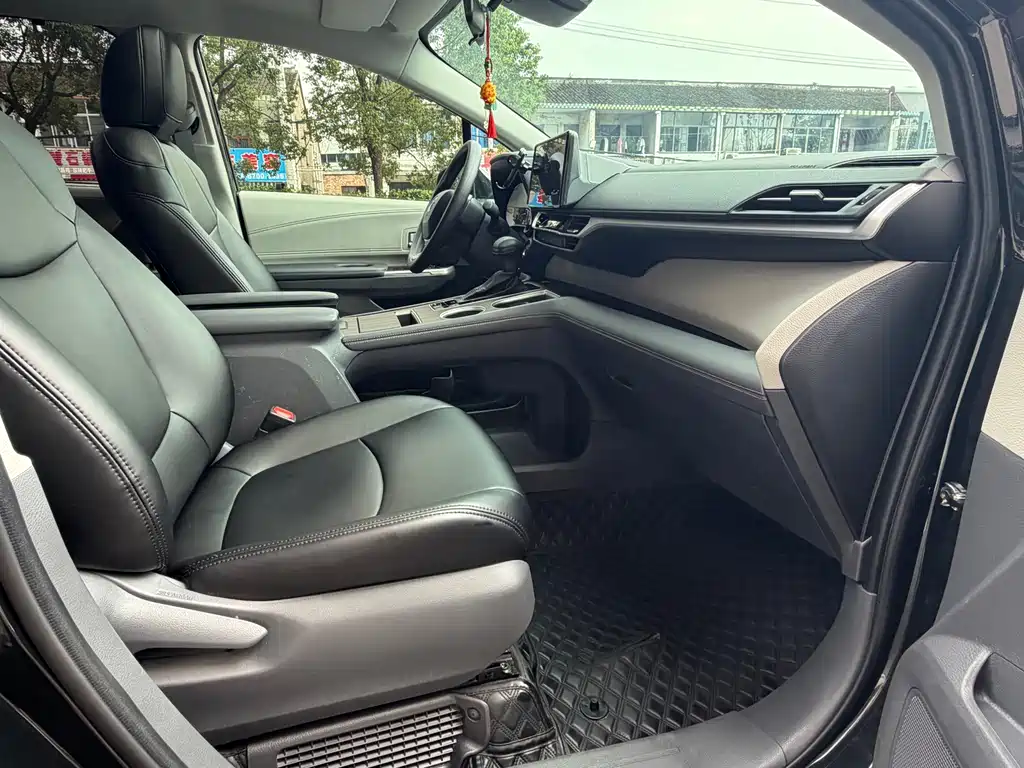 Toyota Sienna — миниатюра 15