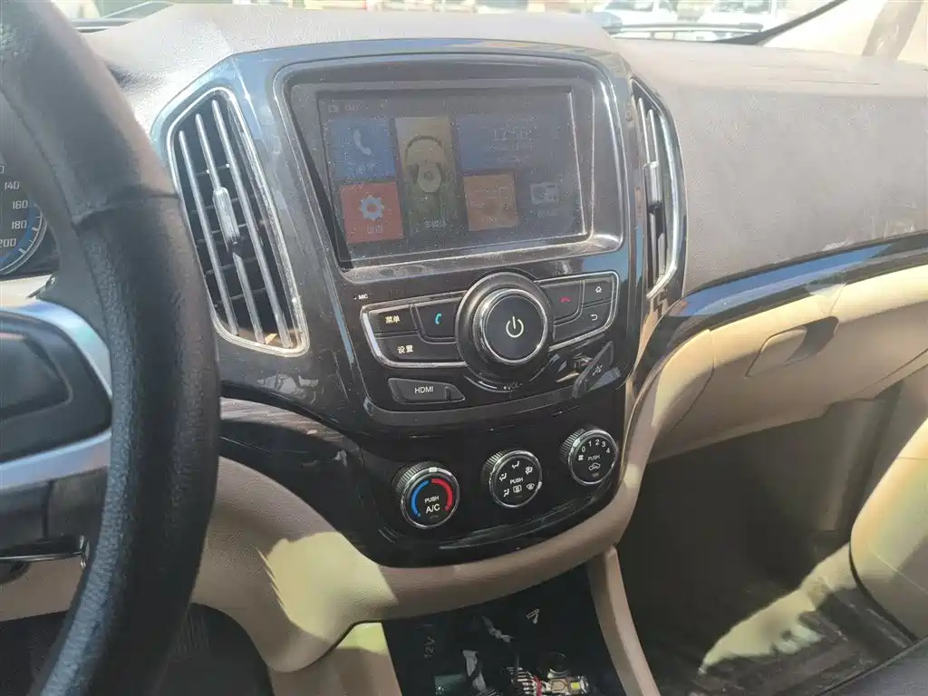 Baojun 730 2014 1.5L MT Comfort 7 мест