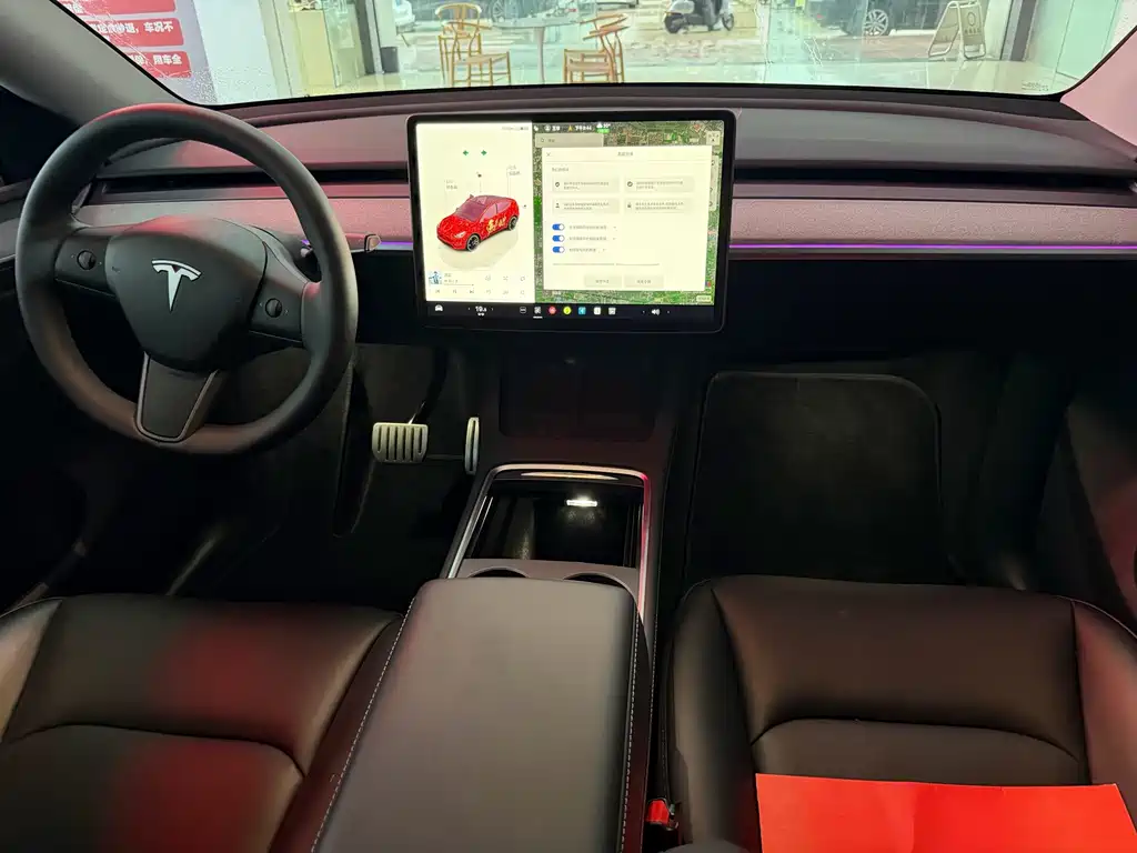 Tesla Model Y — миниатюра 6